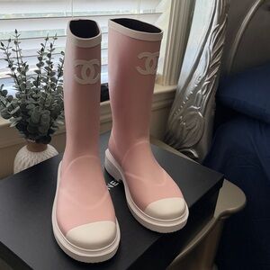 New with box pink & black Logo Rain Boots size 8